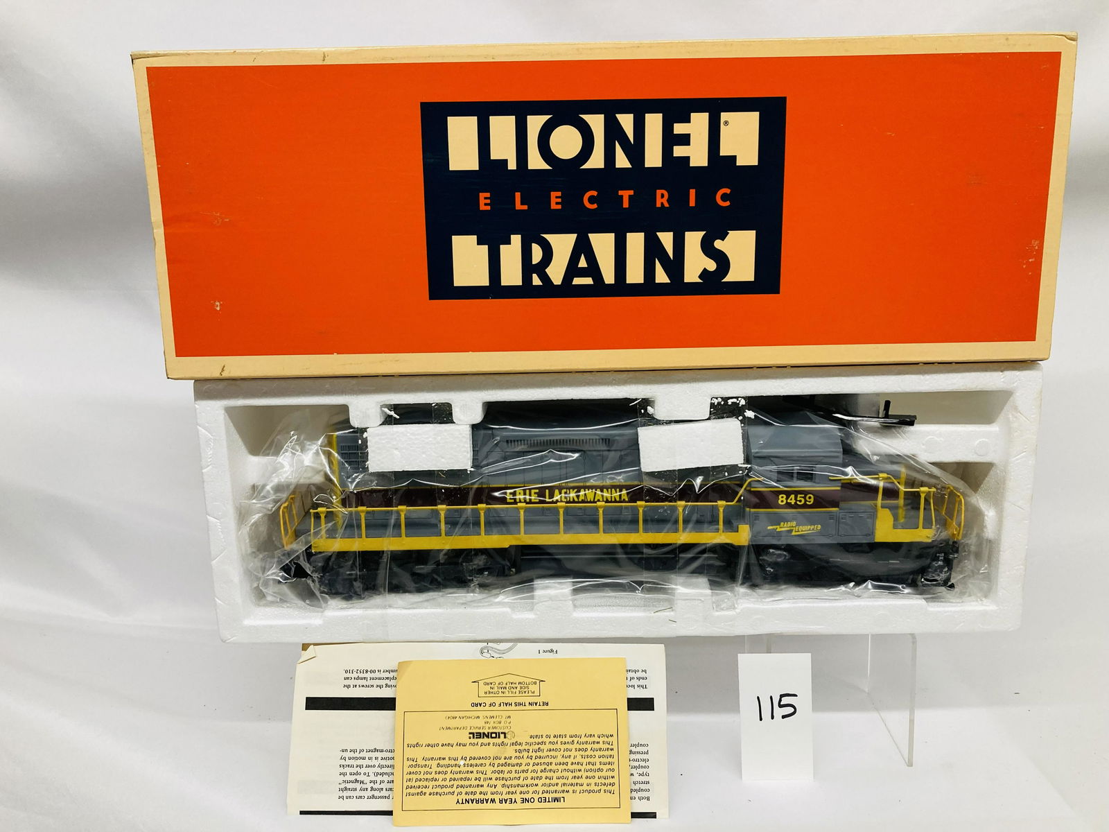 Lionel 18202 Erie Lackawanna SD-40 Dummy Diesel Locomotive w/ OB (1 of 3)