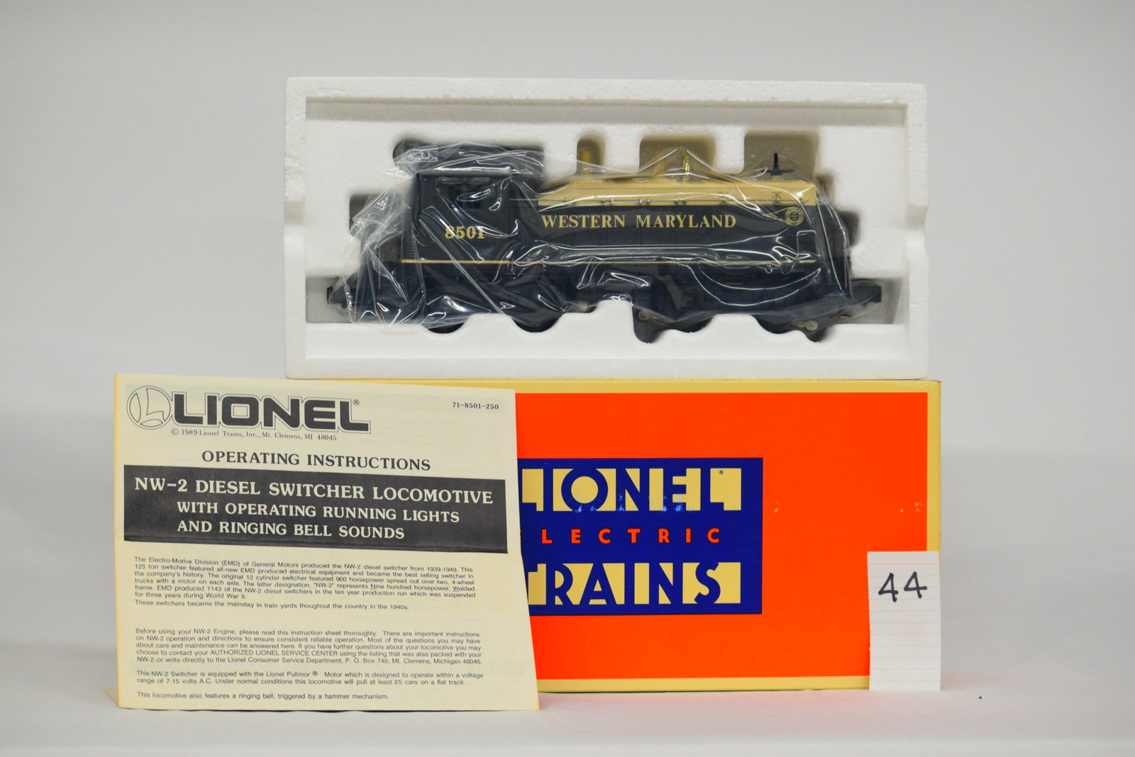 Lionel 18501 Western Maryland NW-2 Diesel Locomotive Switcher w/ OB: Lionel 18501 Western Maryland NW-2 Diesel Locomotive Switcher w/ OB C10