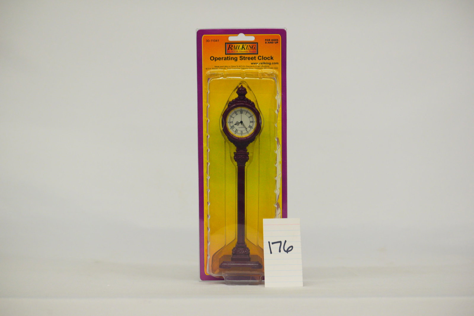 MTH (RailKing) - No. 30-11041 Operating Street Clock Sealed in Original Blisterpack (1 of 2)