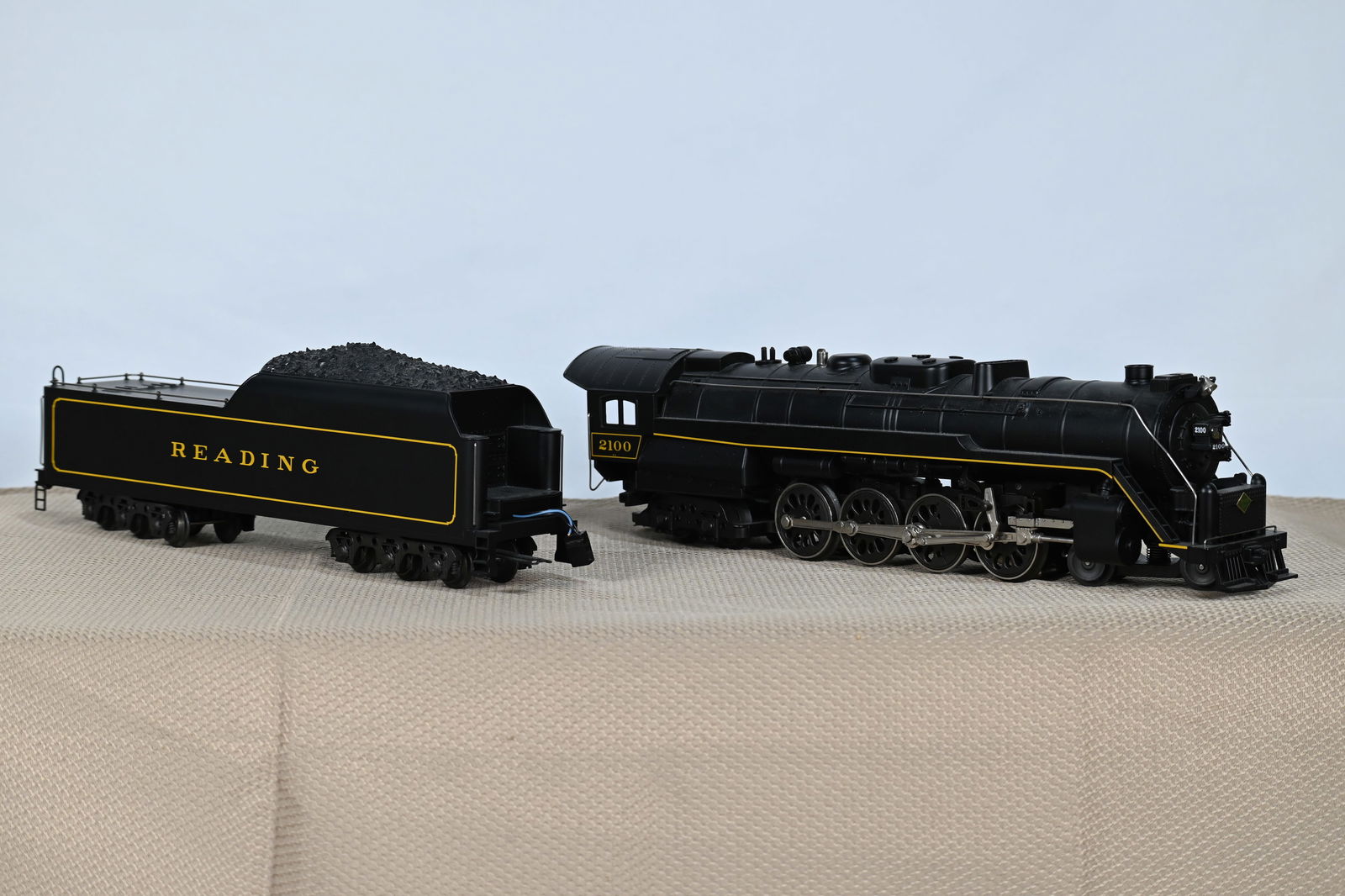 Lionel 6-18006 Reading T-1 4-8-4 Steam Locomotive and Tender w/ OB (1 of 7)