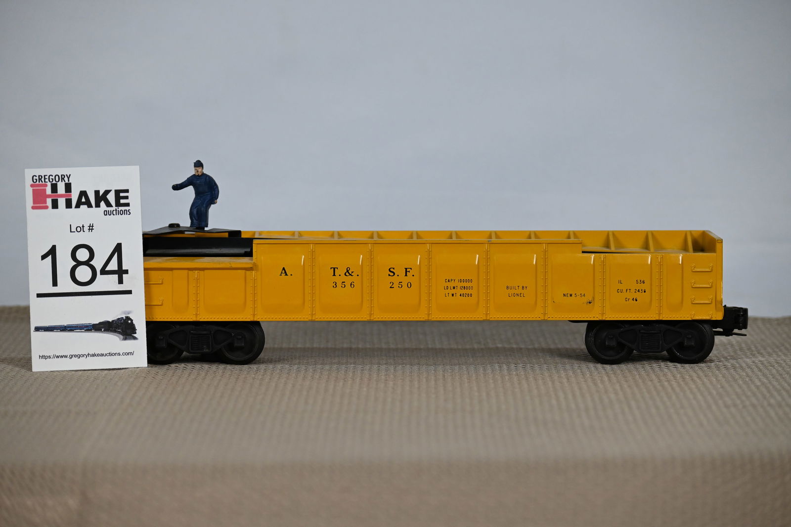 Beautiful Lionel Postwar Semi-Gloss Painted Yellow 3562-50 Operating Barrel car (1 of 6)