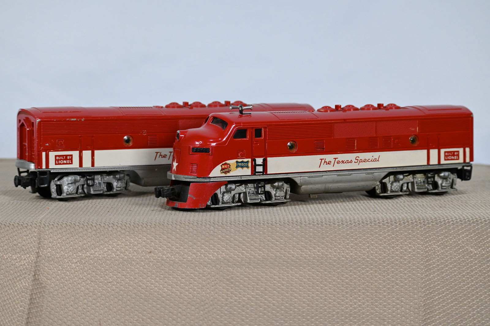 Lionel Postwar 2245 MKT "AB" Diesel Locomotive Units (1 of 6)