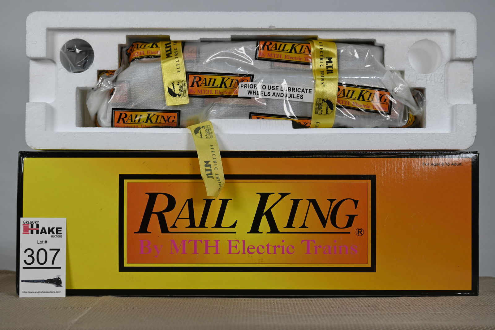 MTH (RailKing) - 30-2637-3: (O Gauge) Clinchfield - GP-9 Diesel Engine (Non-Powered) w/OB (1 of 4)