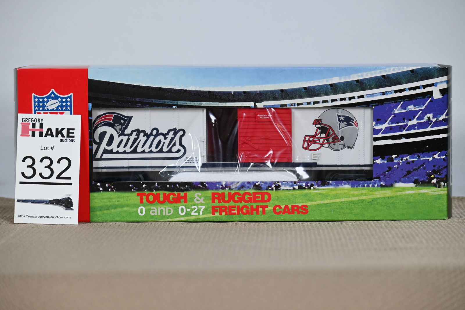 MTH (RailKing) - 30-74230: (O Gauge) NFL - New England Patriots - Box Car - w/OB (1 of 2)