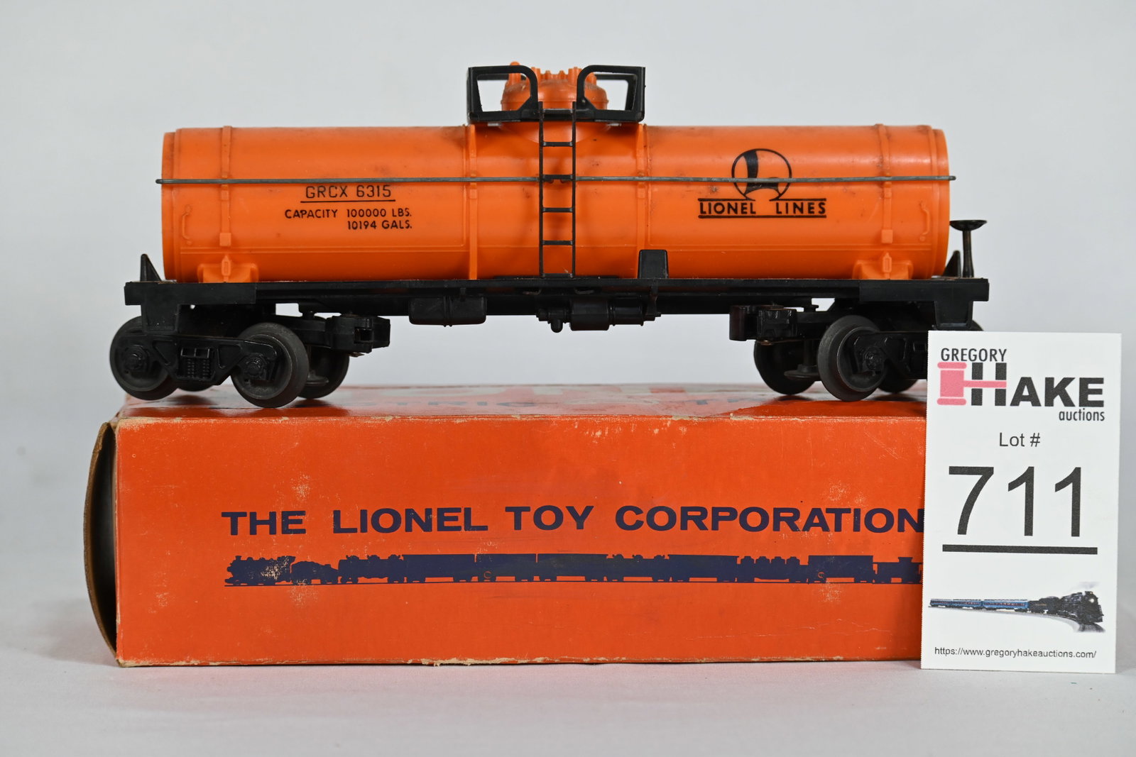Lionel Postwar 6315 Lionel Lines Single Dome Tank Car w/ OB: Lionel Postwar 6315 Lionel Lines Single Dome Tank Car w/ OB. One coupler head is missing, otherwise C7. Box has wear.