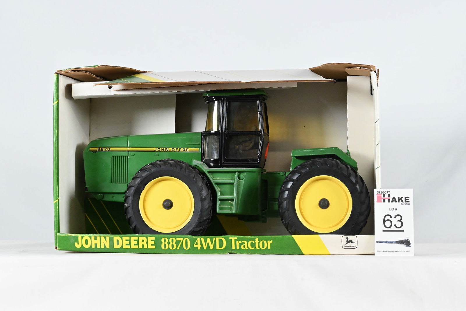 ERTL #5762 John Deere 8870 4WD Tractor 1/16 w/ OB (1 of 2)