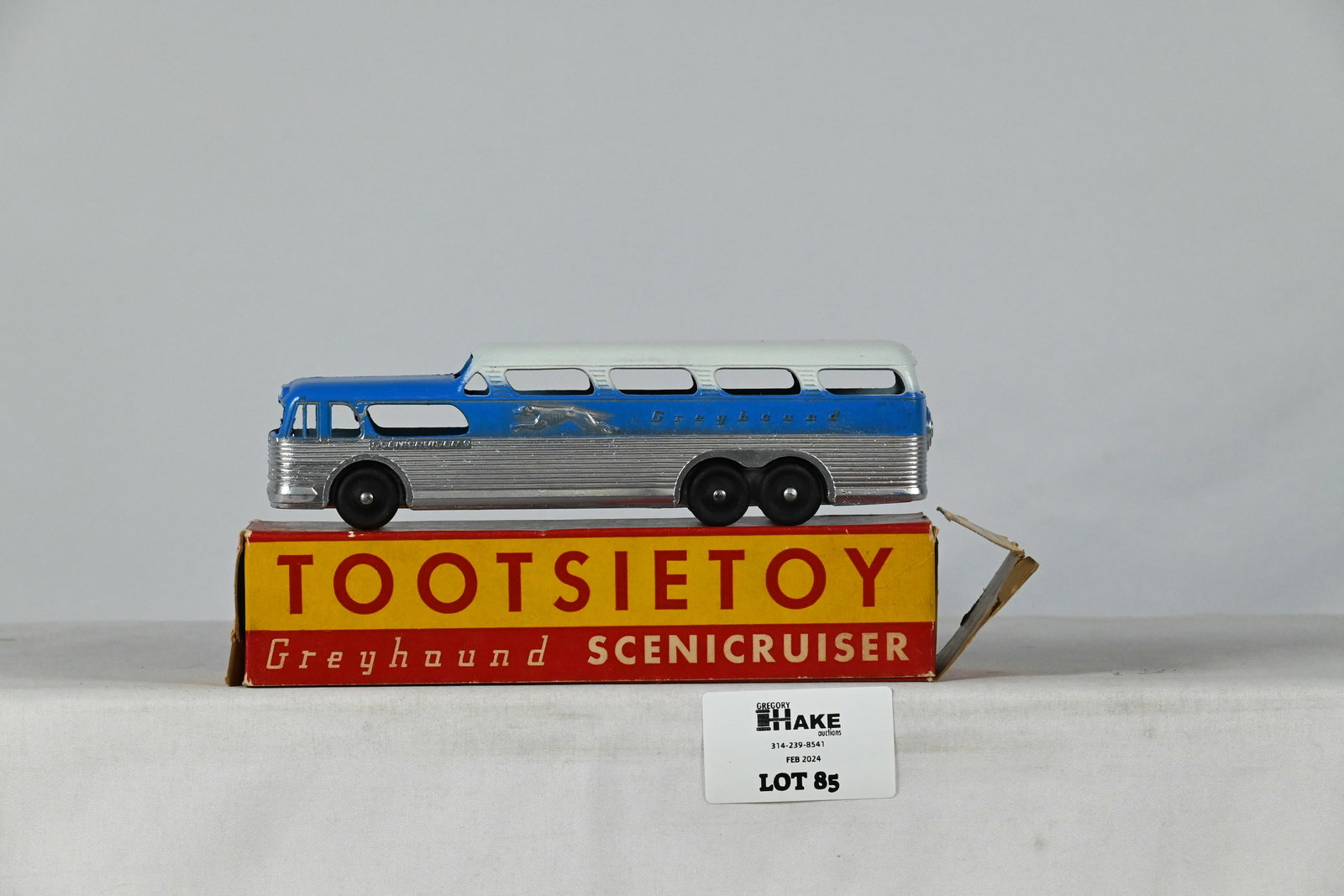 Tootsietoy #769 Greyhound Scenicruiser Bus w/ OB (1 of 4)