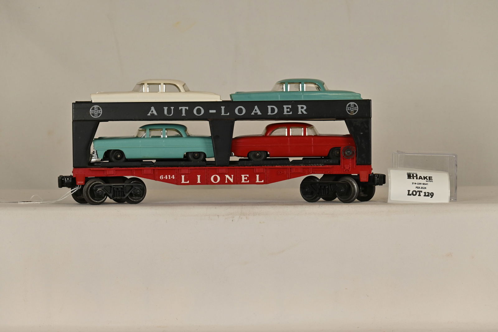 Lionel Postwar 6414 AutoLoader w/ Plastic Trucks and 4 Autos (1 of 6)