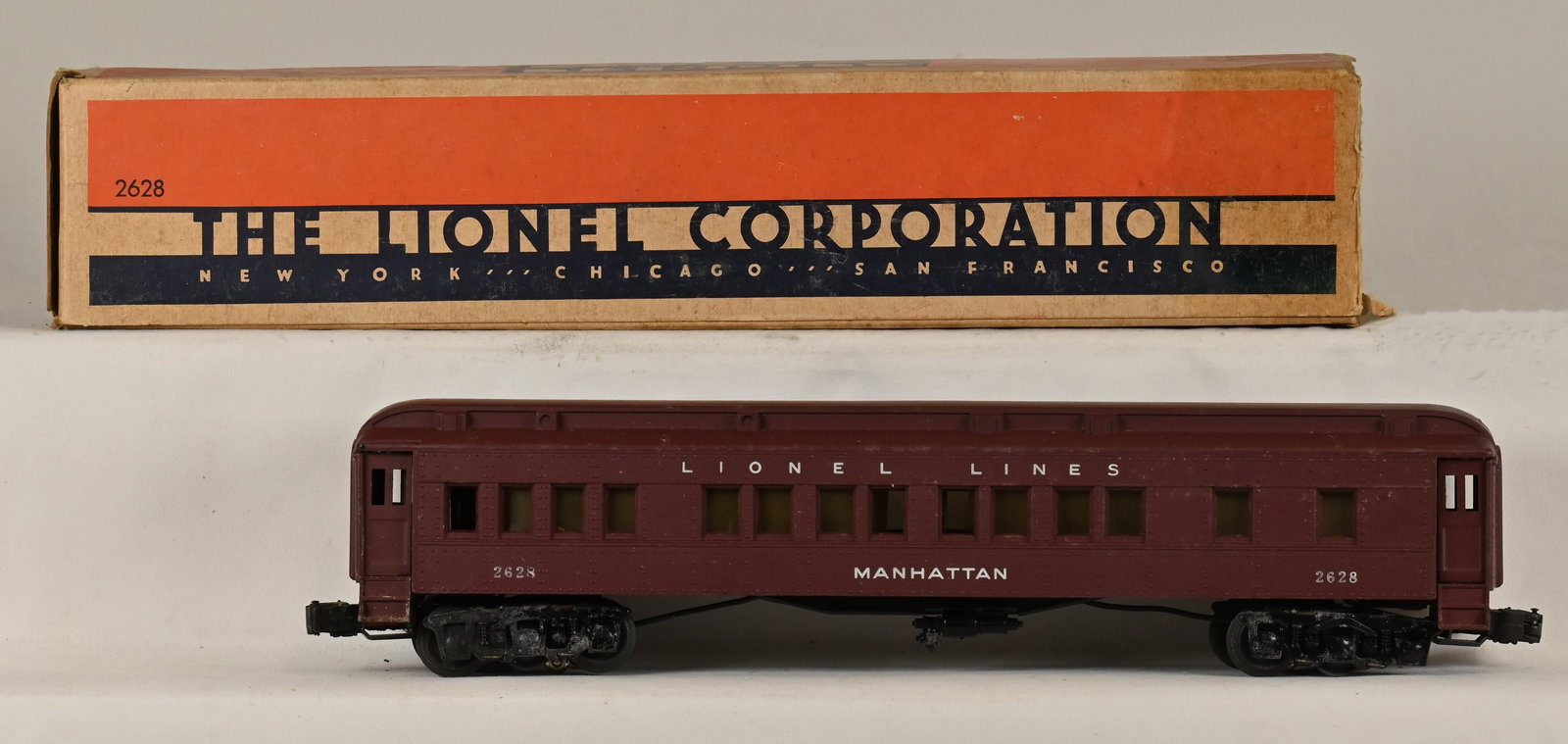 Lionel Postwar 2628 Manhattan Heavyweight Passenger Car w/ OB (1 of 6)