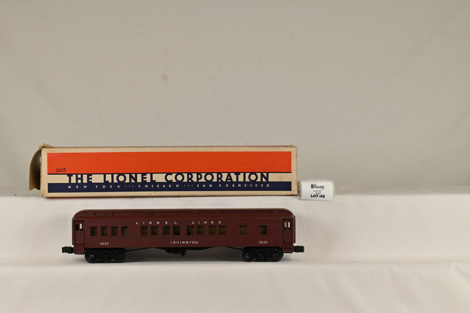 Lionel Postwar 2625 Irvington Heavyweight Passenger Car w/ OB: Lionel Postwar 2625 Irvington Heavyweight Passenger Car w/ OB. Car is C7 with some very light rubbing on the roof from being removed from the insert. Box has wear and missing flaps. Includes the Origi