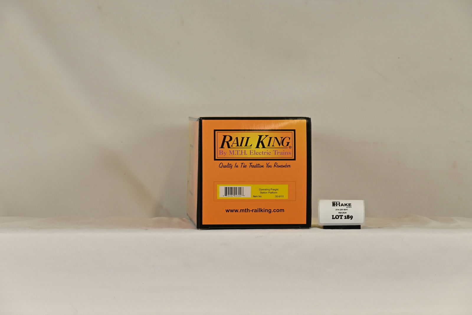 MTH 30-9111 Operating Freight Station Platform w/ OB (1 of 2)