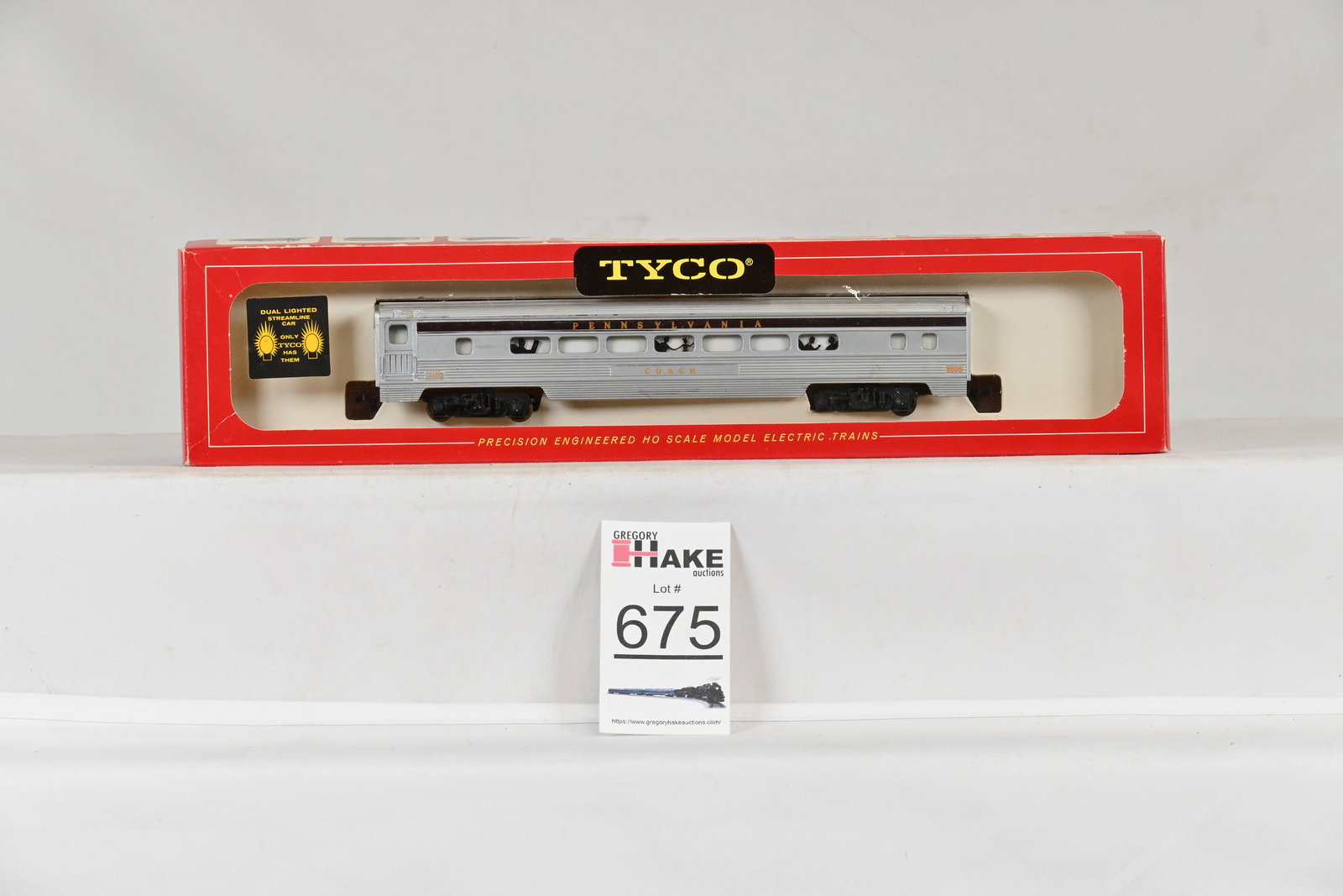 Tyco HO Streamline Pennsylvania Coach in Burlington CB&O "Dual Lighted" Box: Tyco HO Streamline Pennsylvania Coach in Burlington CB&O "Dual Lighted" Box, C8
