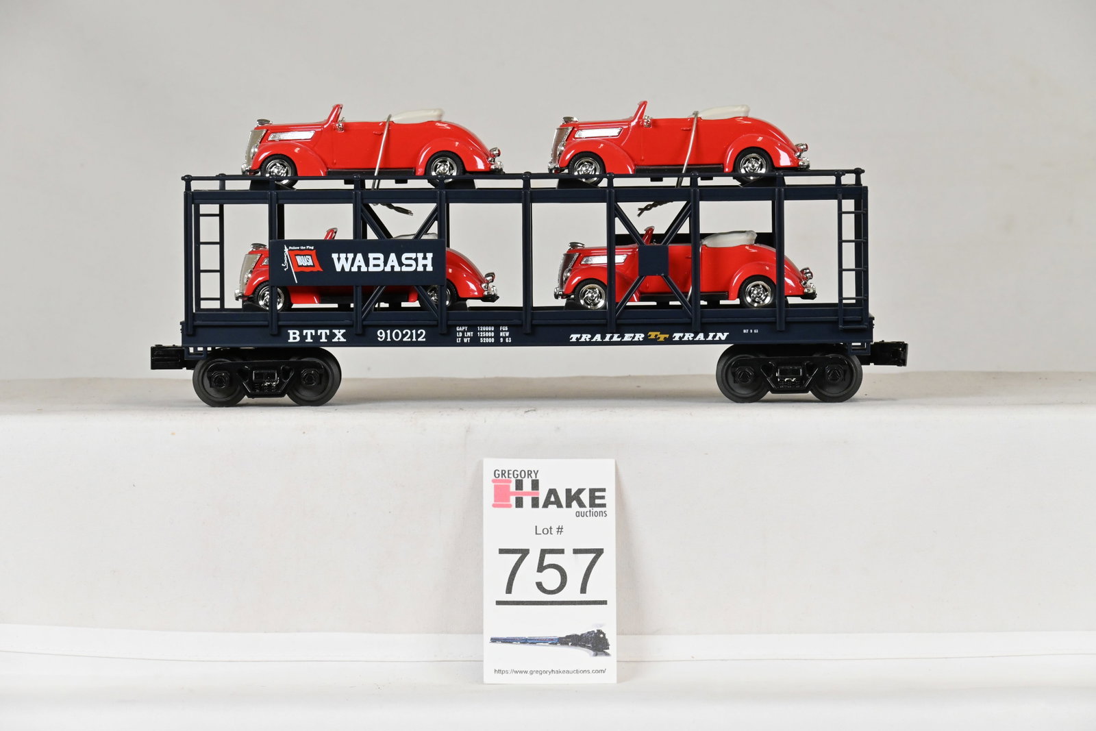MTH Wabash Trailer Train Autoloader: MTH Wabash autoloader with 4 red convertibles, C8