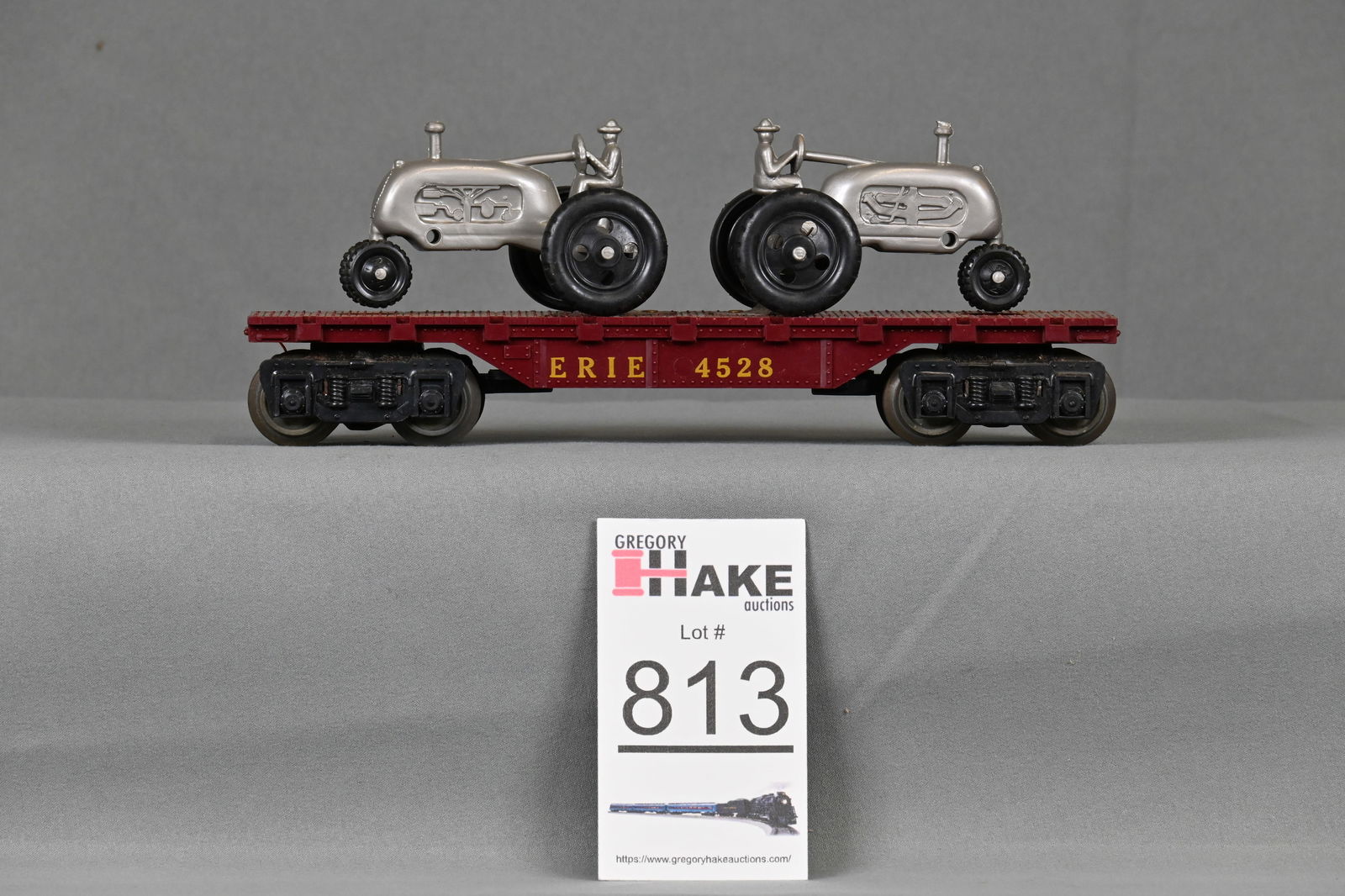 Marx Erie Flat with 2 Original Silver/Gray Tractors (1 of 6)