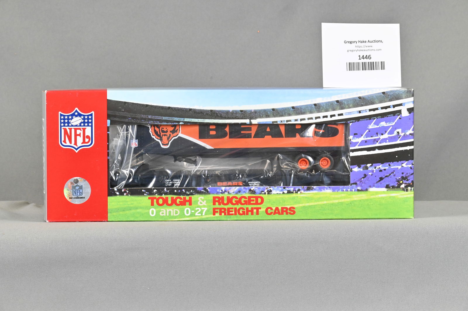 MTH 30-76209 NFL Chicago Bears Flatcar w/ Trailer 7 OB (1 of 2)