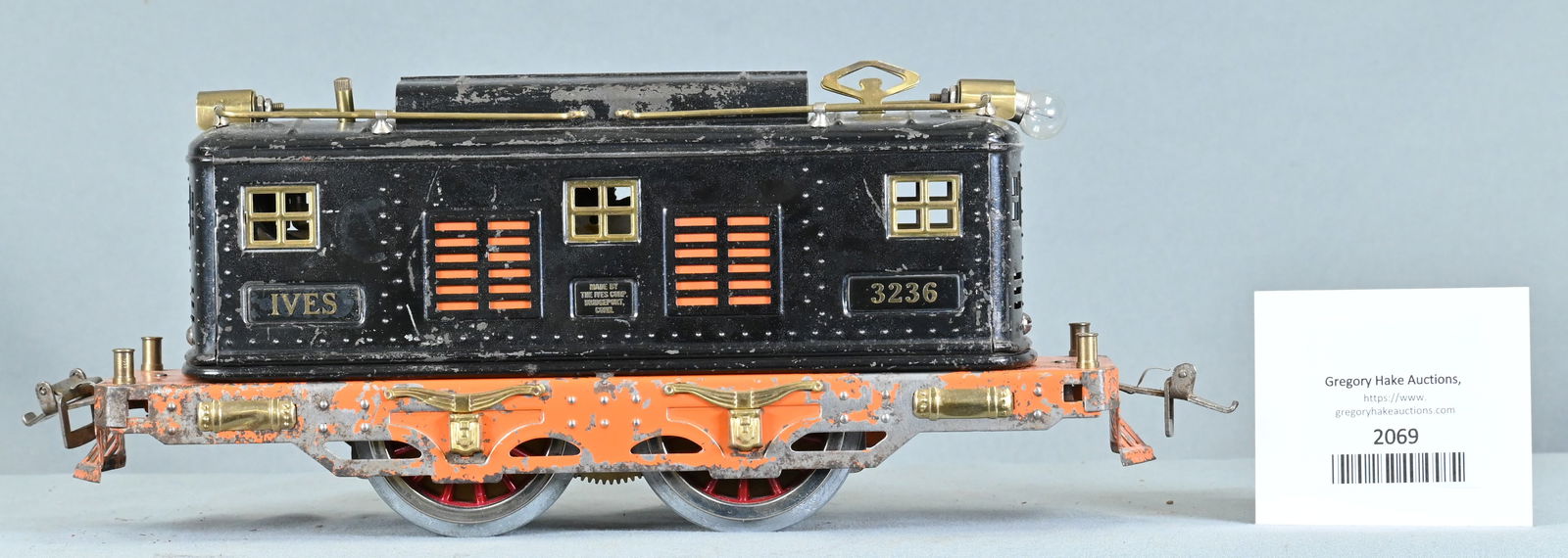 Lionel Ives transition 3236 in Orange and Black (1 of 6)