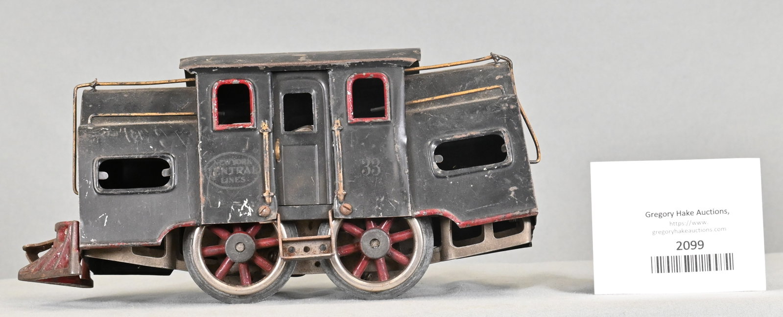 Lionel Prewar 33 Black Locomotive: Lionel Prewar 33 Black Locomotive. Loco has original paint, wheels and graphics. Some trim is missing, C6.