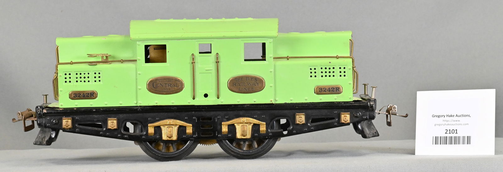 Ives Prewar 3242R Light Green Electric Locomotive (1 of 6)