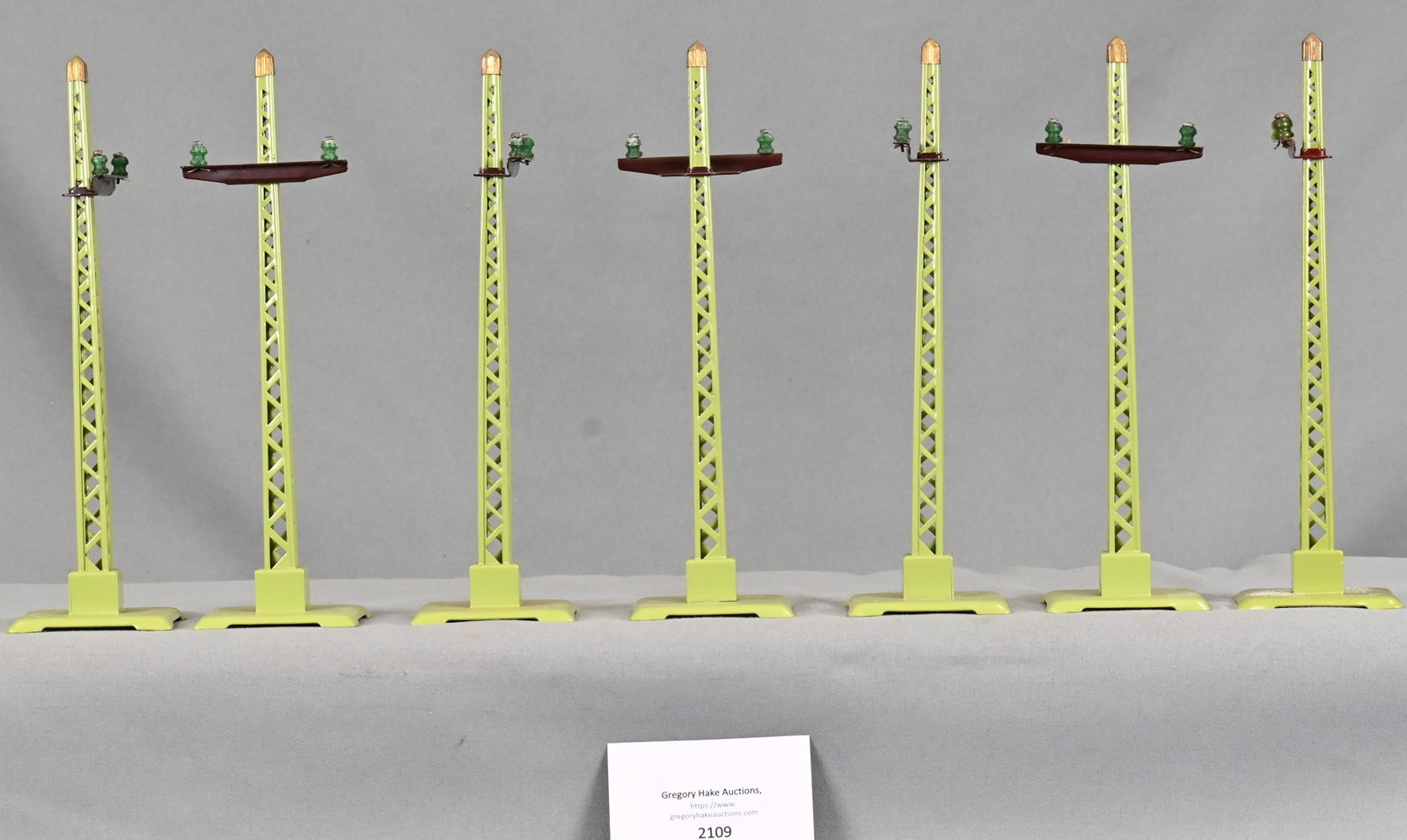7 Lionel Prewar Standard Gauge #060 Telegraph Poles: 7 Lionel Prewar Standard Gauge #060 Telegraph Poles. Restored to C7.