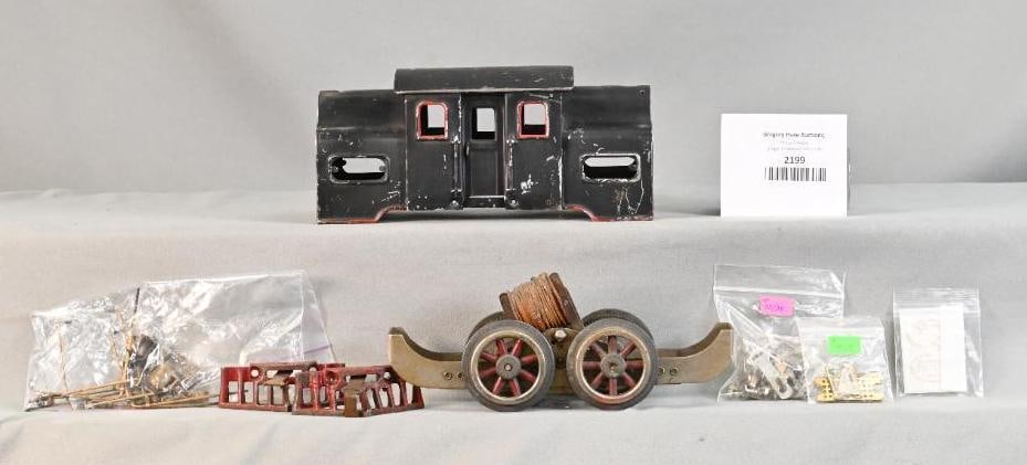 Lionel Prewar 33 Black Locomotive: Lionel Prewar 33 Black Locomotive. Loco needs to be reassembled. Many parts but I do not if it is complete. As-Is with not returns.