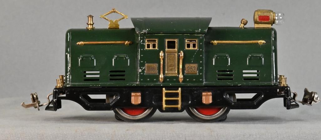 Lionel Prewar O Gauge Dark Green 252 Electric Locomotive (1 of 6)