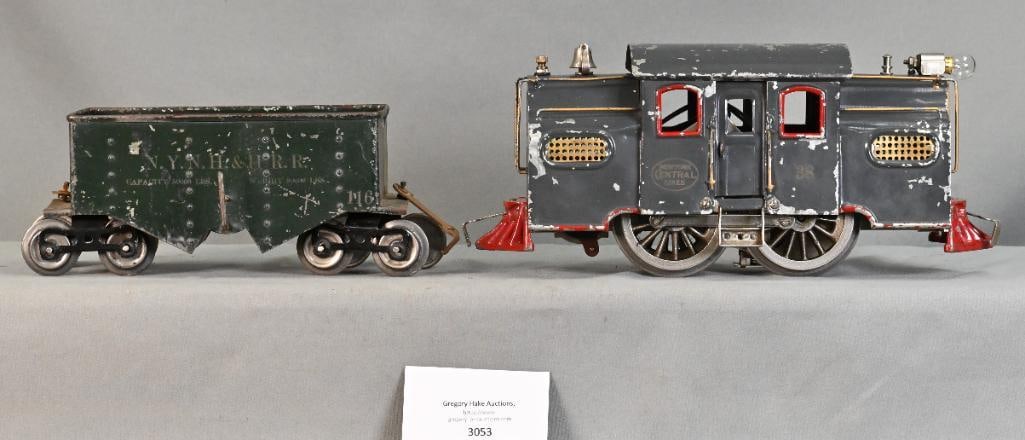 Lionel Prewar Standard Gauge Dark Gray 38 Electric Locomotive and Dark Green 116 Ballast Car: Lionel Prewar Standard Gauge Dark Gray 38 Electric Locomotive and Dark Green 116 Ballast Car, both are C6.