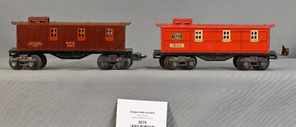 Two Lionel Prewar O27 Gauge 1682 Caboose Variations: Two Lionel Prewar O27 Gauge 1682 Caboose Variations, red is C6 and woodside is C7.