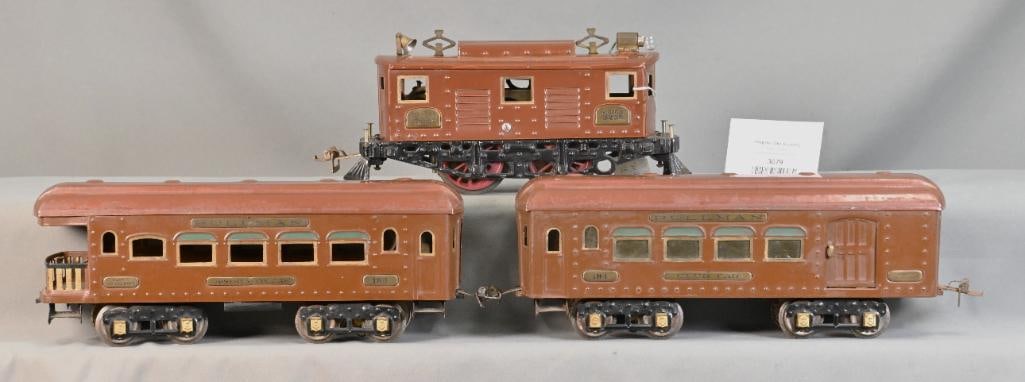 Ives Prewar Wide Gauge 3235 Loco, 184 and 186 Passenger Cars (1 of 6)