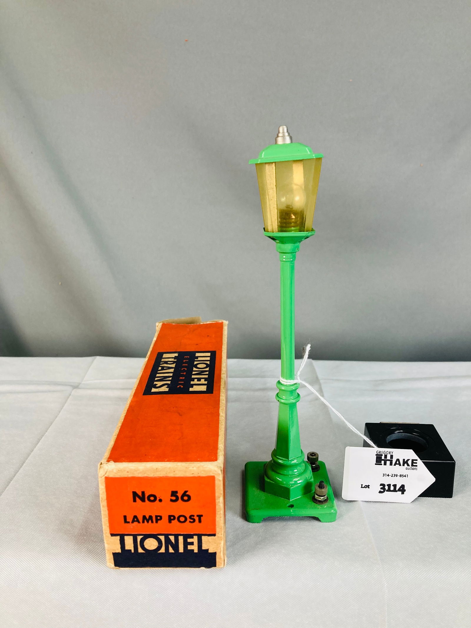 Lionel Prewar 56 Green Lamp Post w/ Original Box (1 of 3)