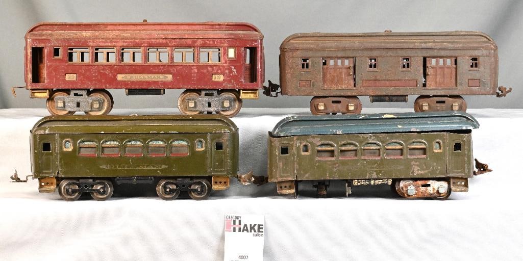 Four Lionel Prewar Standrard Gauge Passenger Cars (1 of 6)