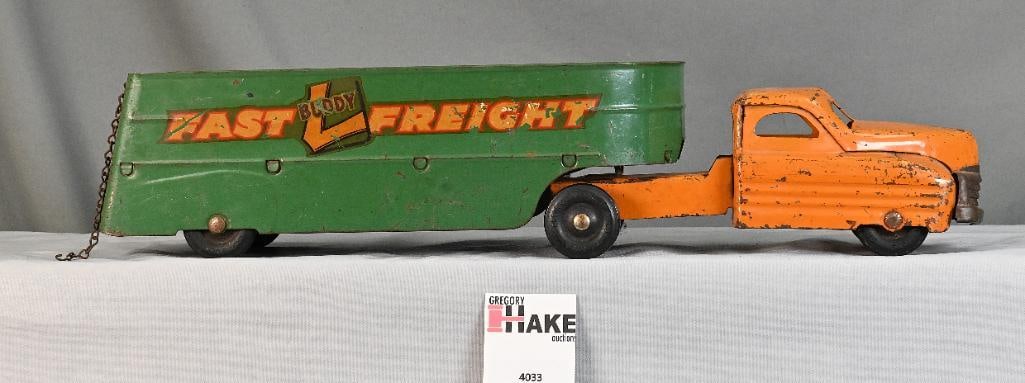Prewar Buddy L Fast Freight Cab and Grain Trailer (1 of 6)