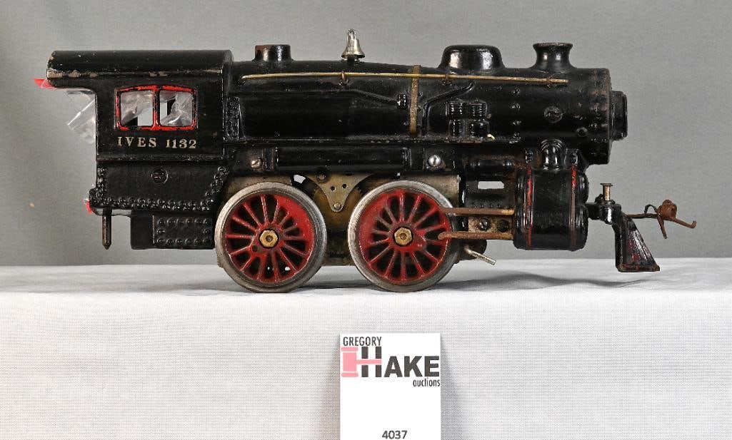 Ives Prewar Wide Gauge Cast Iron 1132 Steam Locomotive: Ives Prewar Wide Gauge Cast Iron 1132 Steam Locomotive, C6. Loco looks to have no damage and is missing the side rods, C6.