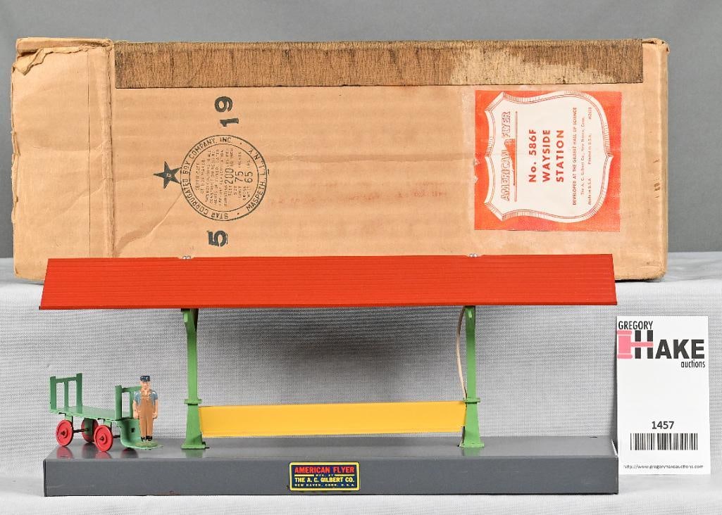 American Flyer 586F Wayside Station w/ OB & Man w/ Cart (1 of 5)