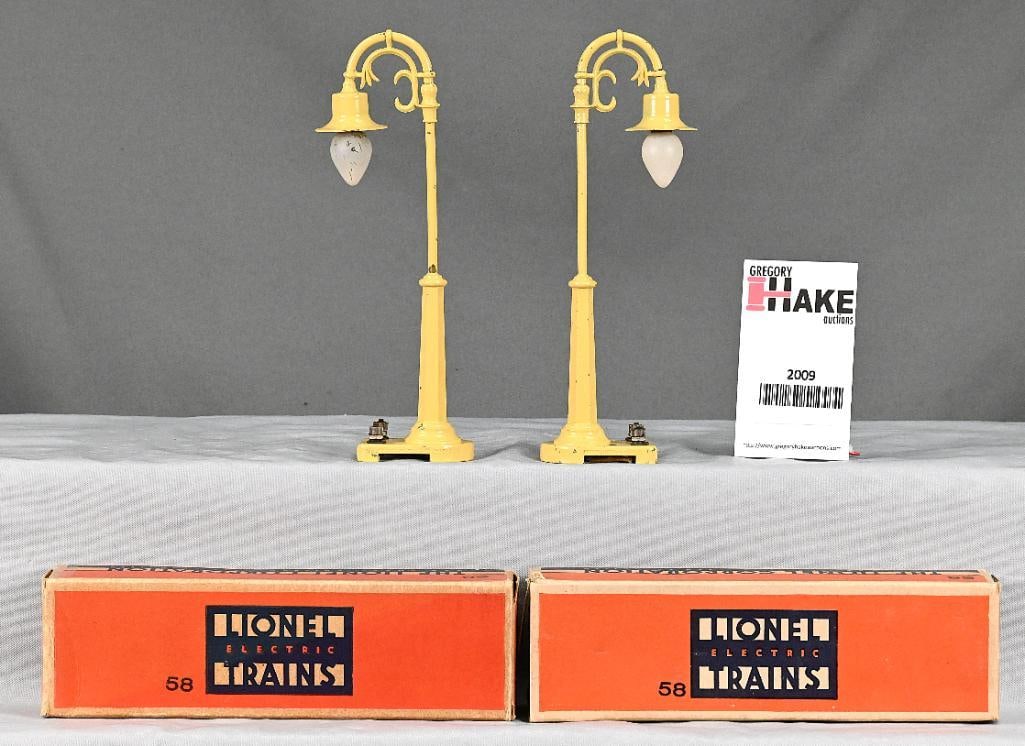 2 Lionel Postwar Cream Lamposts w/ OB (1 of 6)