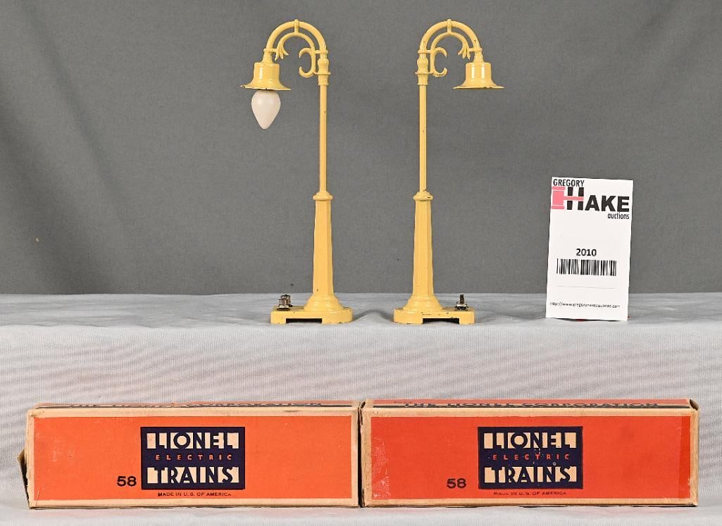 2 Lionel Postwar Cream Lamposts w/ OB (1 of 6)