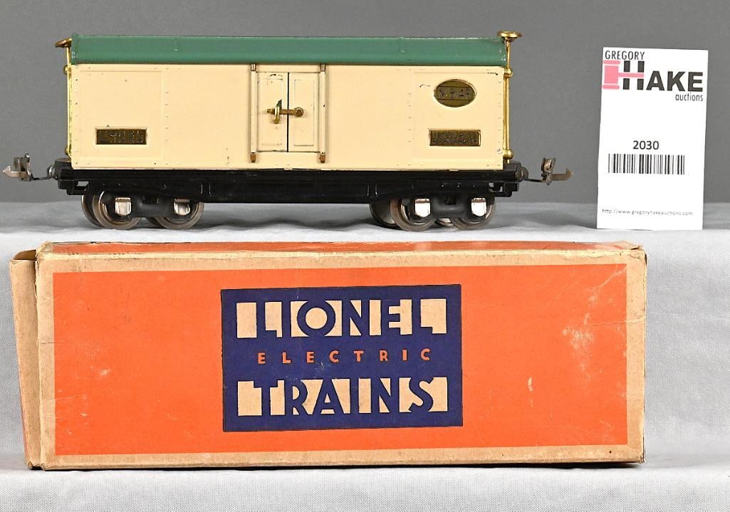 Lionel Prewar 814R Refrigerator Car w/ Original Box: Lionel Prewar 814R Refrigerator Car w/ Original Box. Car is lower C7 and the box has both end flaps.