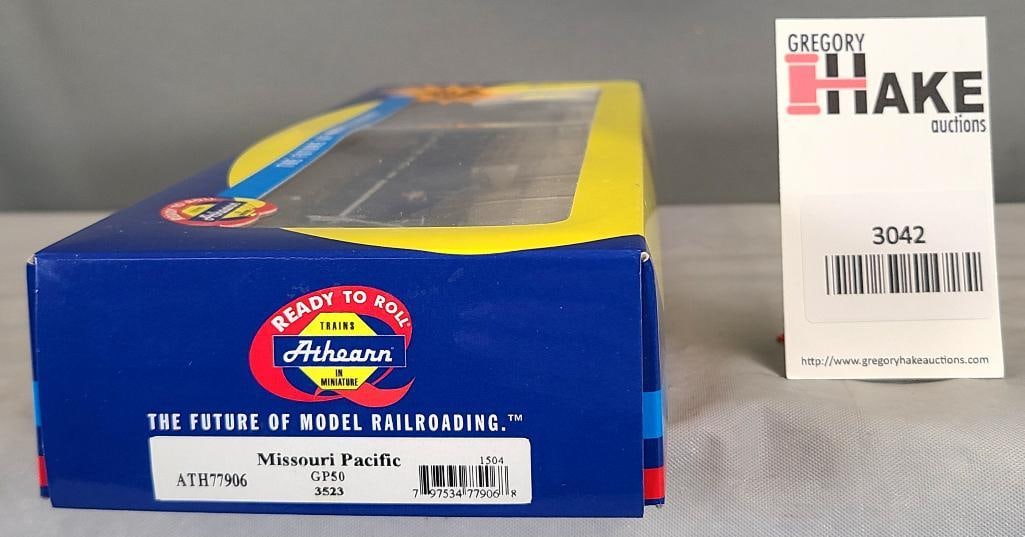 Athearn HO Guage Engine  Missouri Pacific, GP50 (1 of 2)