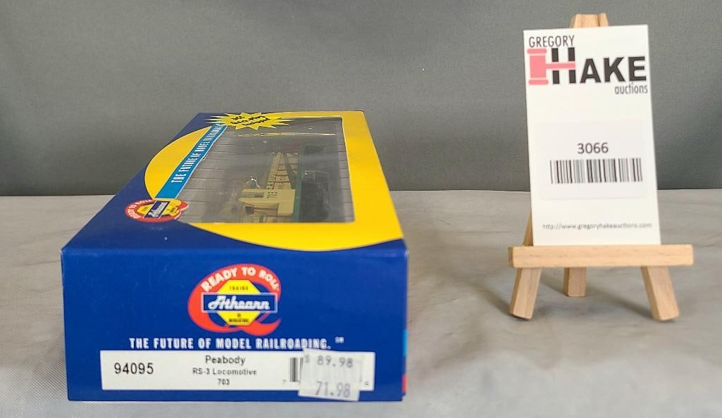 Athearn HO Guage Engine  Peabody, RS-3 Locomotive 703 (1 of 2)
