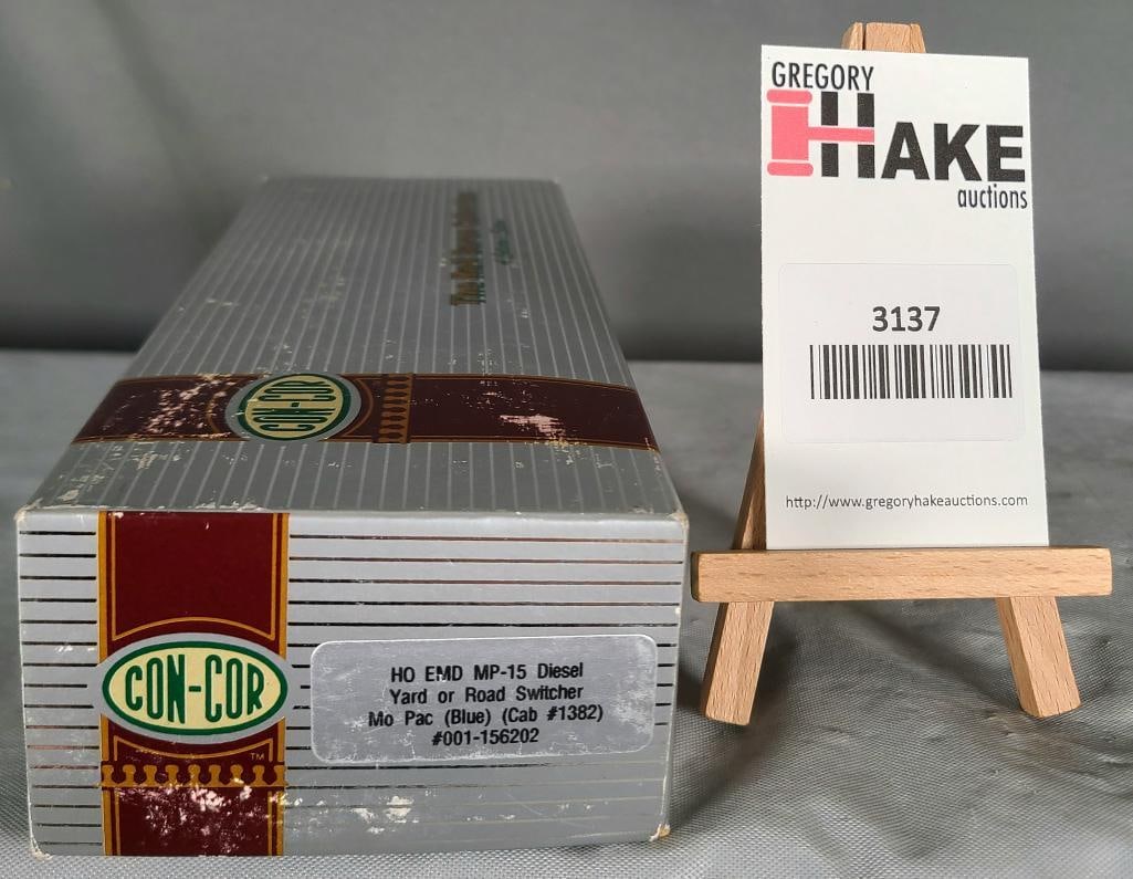 Con-Cor HO Guage Engine  EMD MP-15 Diesel Yard or Road Switcher (1 of 2)