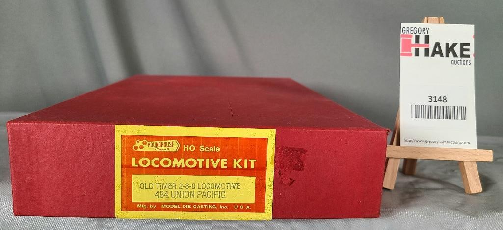 Roundhouse HO Guage Engine  Old Timer 2-8-0 Locomotive (1 of 2)