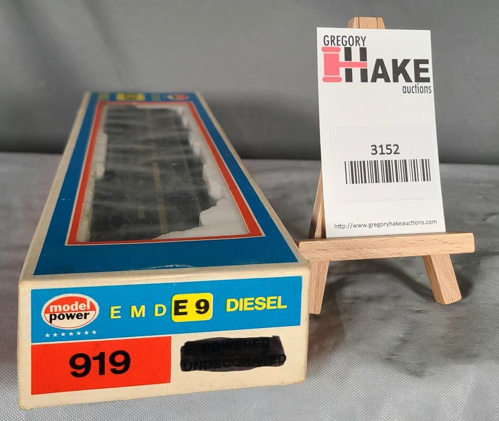 Model Power HO Guage Engine  EMD E9 Diesel (1 of 2)