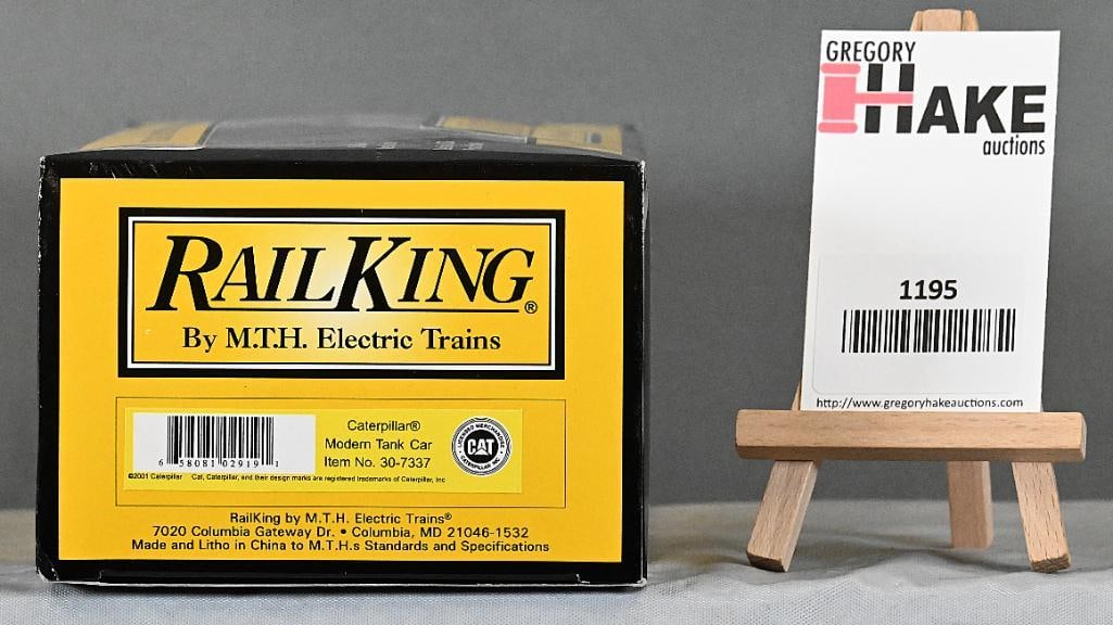 MTH 30-7337 Caterpillar Modern Tank Car w/ OB (1 of 2)