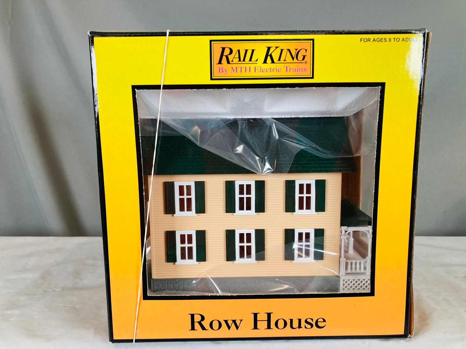 MTH 30-9045 Row House  w/ OB (1 of 2)