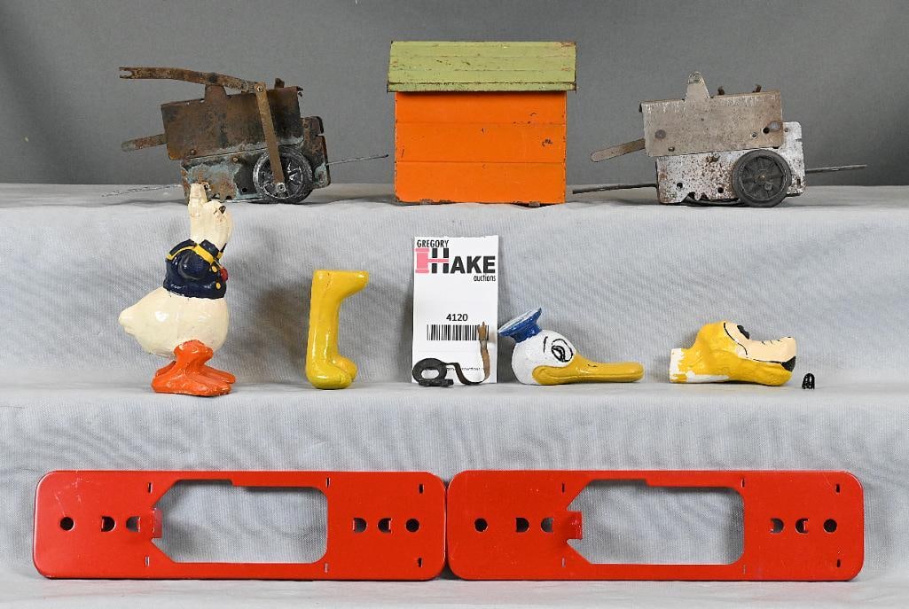 Lionel Prewar #1107 Donald Duck & Pluto Hand Car: Lionel Prewar #1107 Donald Duck & Pluto Hand Car, C6. Needs to be reassembled, C6. There are extra parts and the figures are aftermarket.