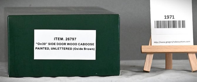 Spectrum Bachmann On30 26797 side door wood caboose w/OB