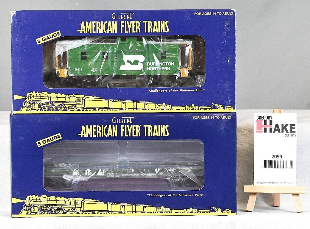 American Flyer 610358 Burlington Northern flatcar, 48752 Burlington Northern extended vision: American Flyer 610358 Burlington Northern flatcar, 48752 Burlington Northern extended vision caboose. w/OBs, C9.