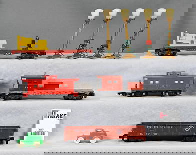 American Flyer group of freight cars and accessories: American Flyer group of freight cars and accessories includes: 630 caboose, 945 wrecking car, Pennsylvania gondola, 24549 search light car ( missing search light ), circus truck ( mold filled incorrec
