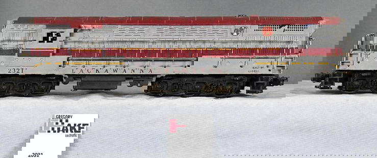 Lionel Postwar 2321 Lackawanna Maroon Roof FM Diesel Locomotive: Lionel Postwar 2321 Lackawanna Maroon Roof FM Diesel Locomotive, C6. Size 18x4x4