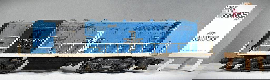 Lionel Postwar 2346 B&M GP-9 Diesel Locomotive: Lionel Postwar 2346 B&M GP-9 Diesel Locomotive, C6. Needs to be cleaned. Size 14x6x4
