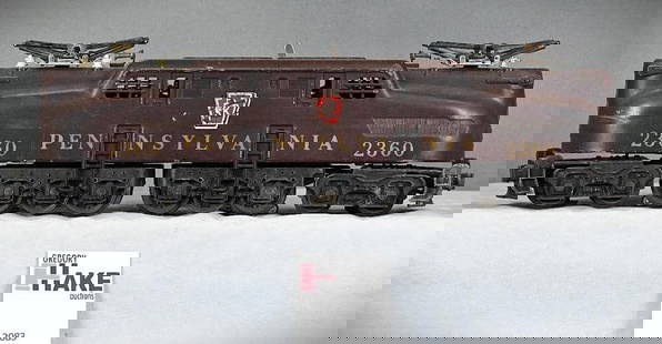 Lionel 1957 Postwar 2360 Single Stripe Pennsylvania GG-1 Locoomotive: Lionel 1957 Postwar 2360 Single Stripe Pennsylvania GG-1 Locoomotive, C6. Stripe has fading. This is the even ventilator variation. Size 16x4x6